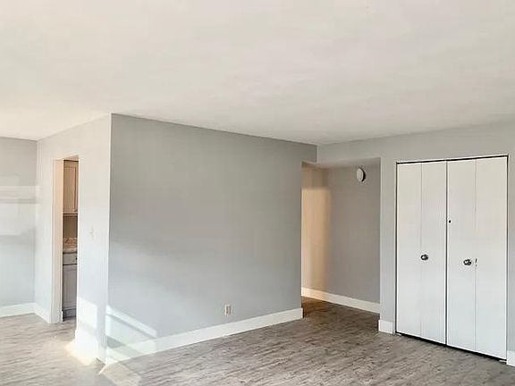 5th image of 4028 N Illinois Ave Unit 2