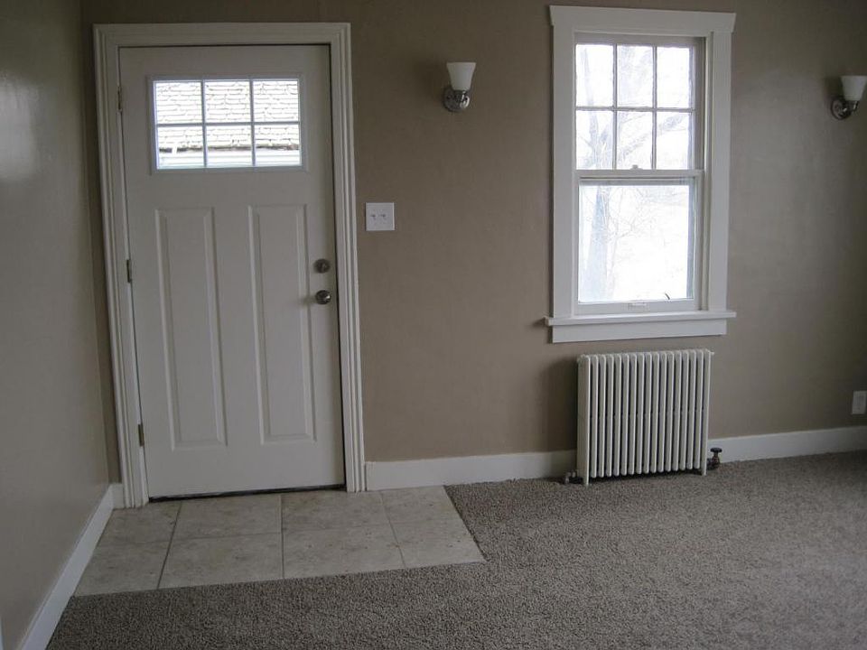 1st image of 616 Dewar Dr APT 2
