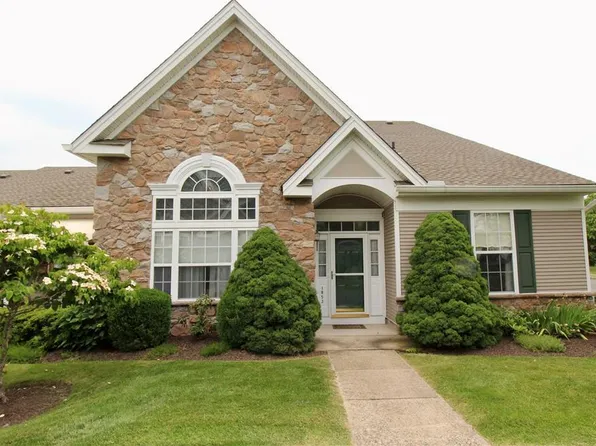 1853 Gregory Pl, Hellertown, PA 18055