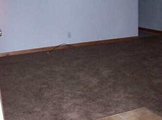 615 S 11th St APT B, Pekin, IL 61554