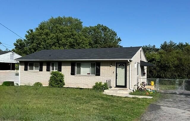 1st image of 206 Nancy Dr NW