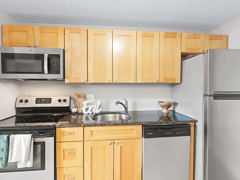 The Flats At Fox Hill — Photo 9