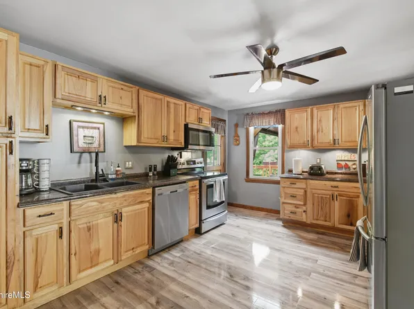 33 Orchard St, Adams, MA 01220