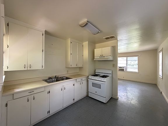 2nd image of 2317 Freewater St