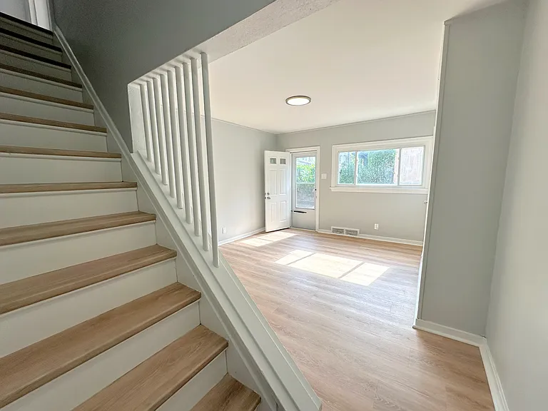 207 Mary St — Photo 4