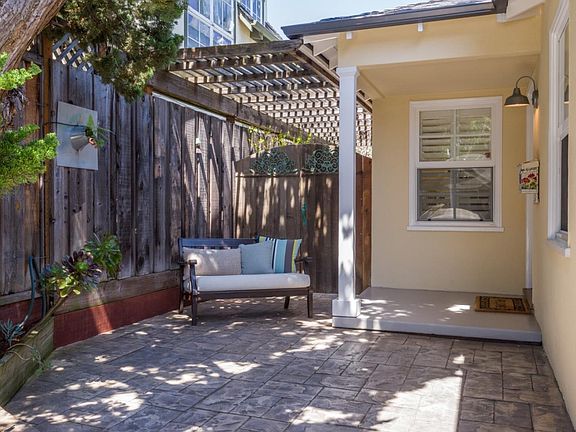3rd image of 646 Ventura Ave