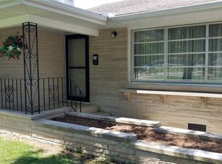 844 W 6th St, Flora, IL 62839