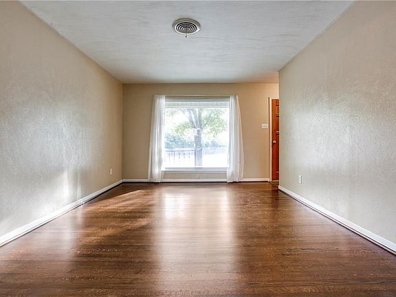 3rd image of 2305 Morning Side Dr