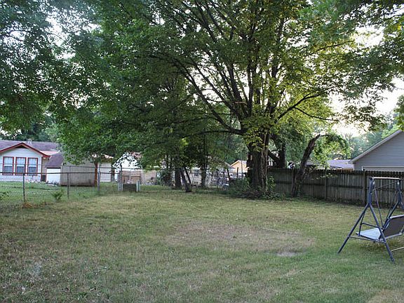 2nd image of 2635 Meadowbrook Dr