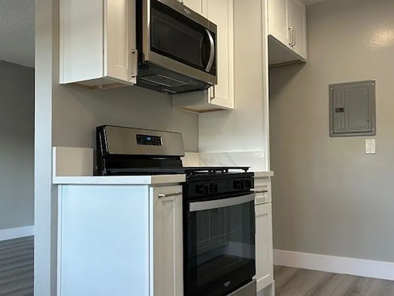 Vine Fullerton Apartments — Photo 22