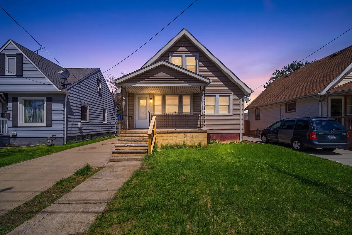 Building Photo - 3881 W 117th St