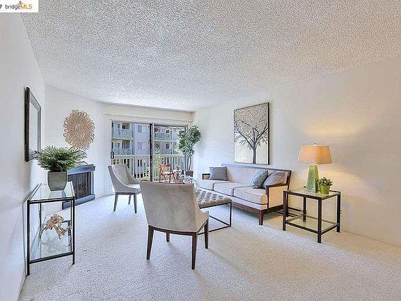 5th image of 375 Mandarin Dr APT 303