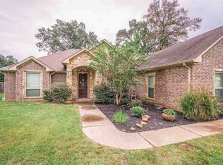 215 Kayla Ln, Longview, TX 75602