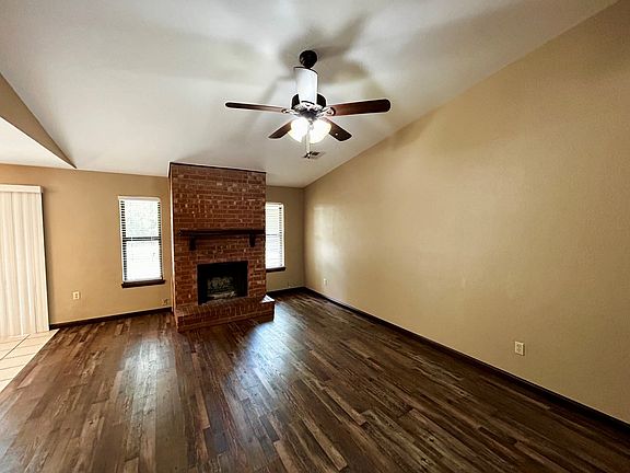 5th image of 605 Hawthorne Pl