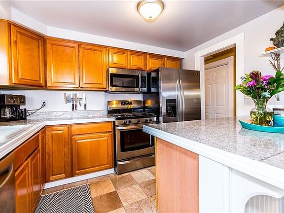 STAINLESS APPLIANCES INCLUDED!