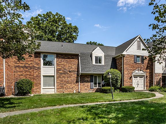 2nd image of 2826 Lake Forest Dr