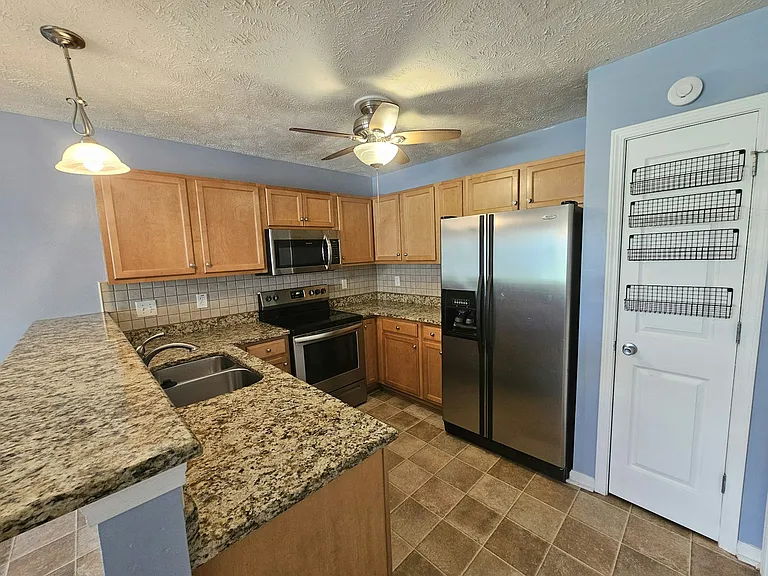 389 Ivywood Ln — Photo 24