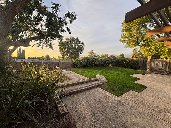 3rd image of 1503 Avenida Loma Vis