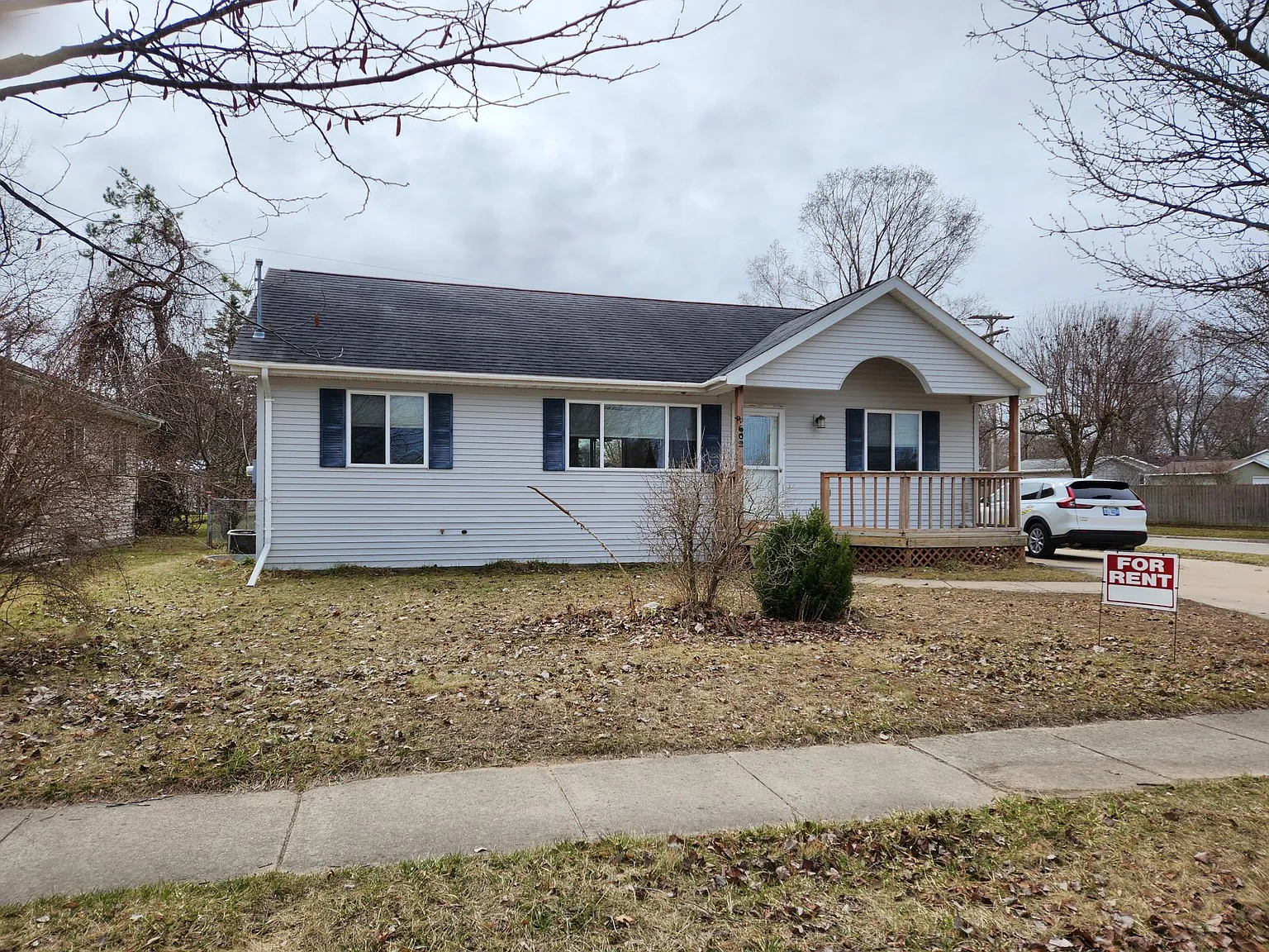 3 bed, 1019 sqft, $1,450 — Photo 2