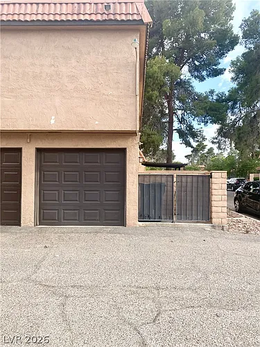 311 Brookside Ln #B Photo 1