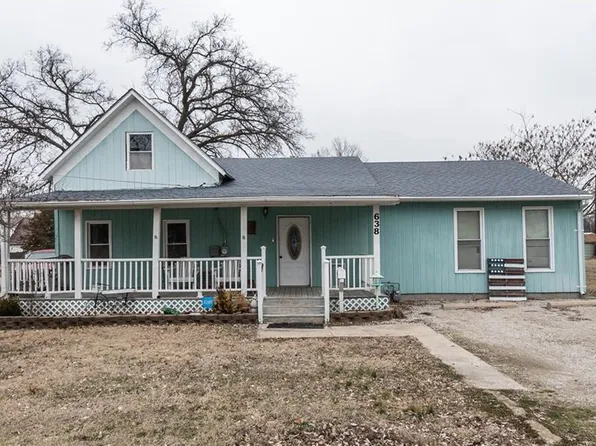 638 W 3rd St, Cherryvale, KS 67335