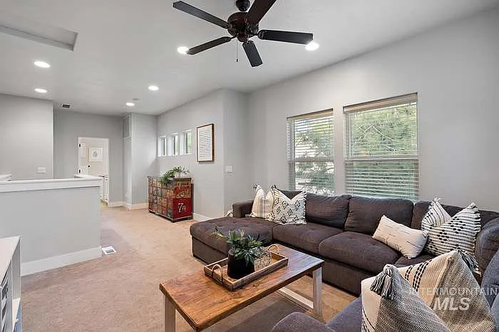 1267 E Spinnaker Ln — Photo 25
