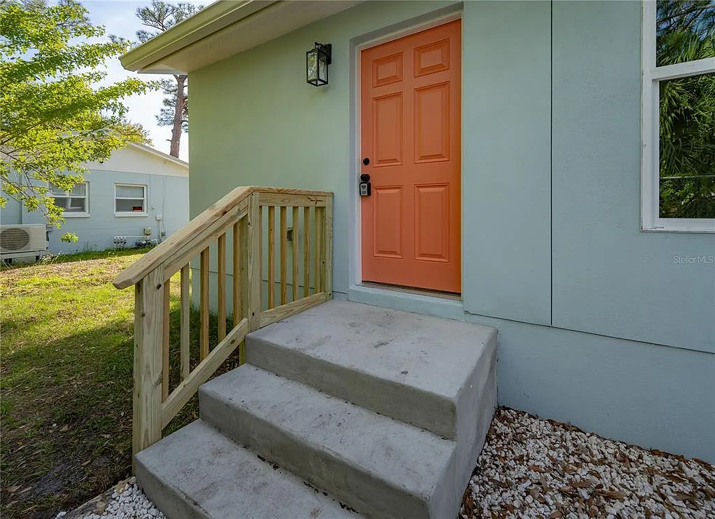 2 bed, 1.0 bath, 800 sqft, $1,600 — Photo 1