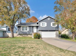 10316 E Countryside Cir, Wichita, KS 67207