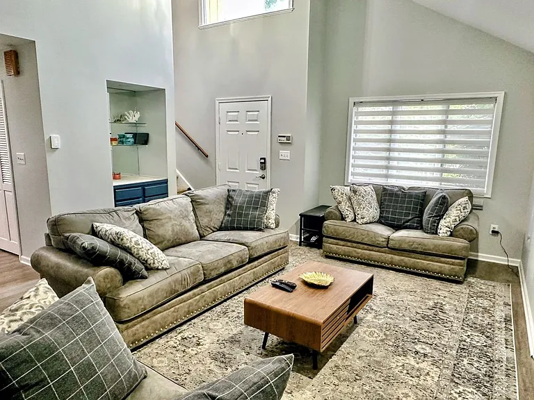 2104 Vacation Ln — Photo 3