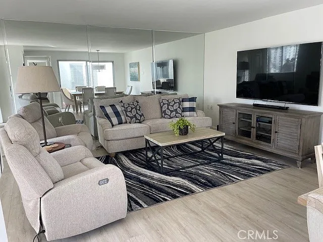 2 bed, 940 sqft, $2,700 — Photo 3