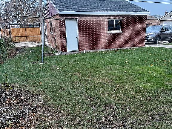 5th image of 6200 S McVicker Ave