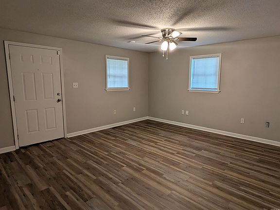 5th image of 305 Jackson St
