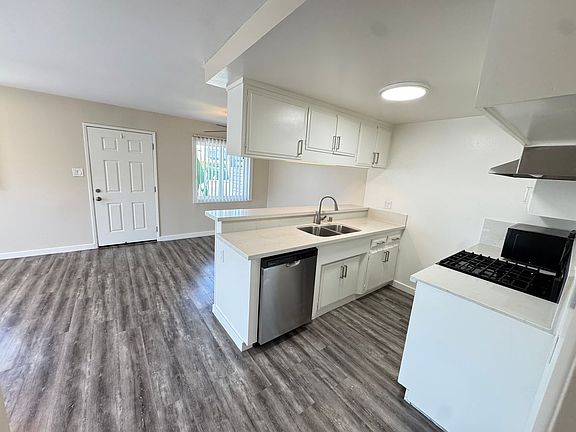 5th image of 1527-1541 E Walnut Ave #17