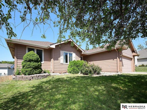 21824 Plum Creek Dr, Gretna, NE 68028
