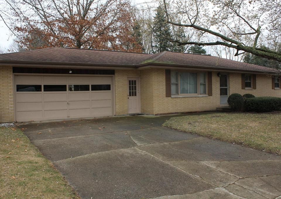 1st image of 5655 E Hiawatha Ln