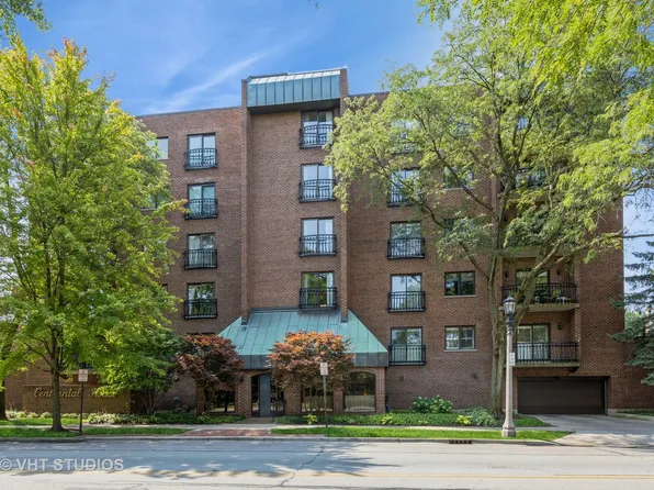 7575 Lake St APT 3A, River Forest, IL 60305