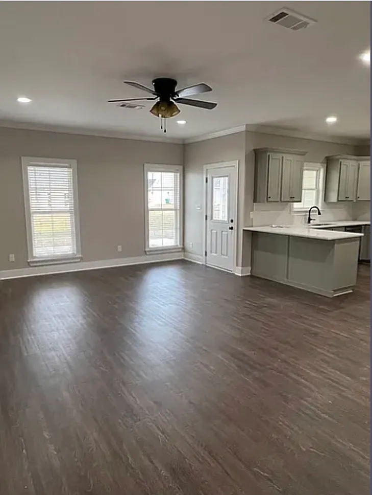 4 bed, 2068 sqft, $2,500 — Photo 3