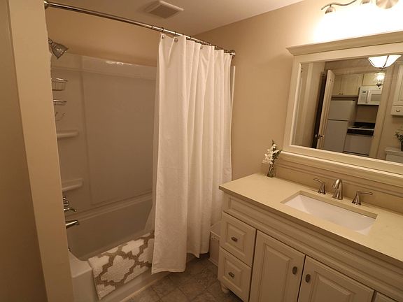 Full bath, shower and tub.