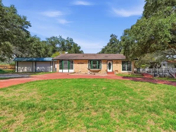 150 RANCH COUNTRY DR, La Vernia, TX 78121