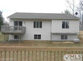 7569 Maple Ridge Ct, Howard City, MI 49329