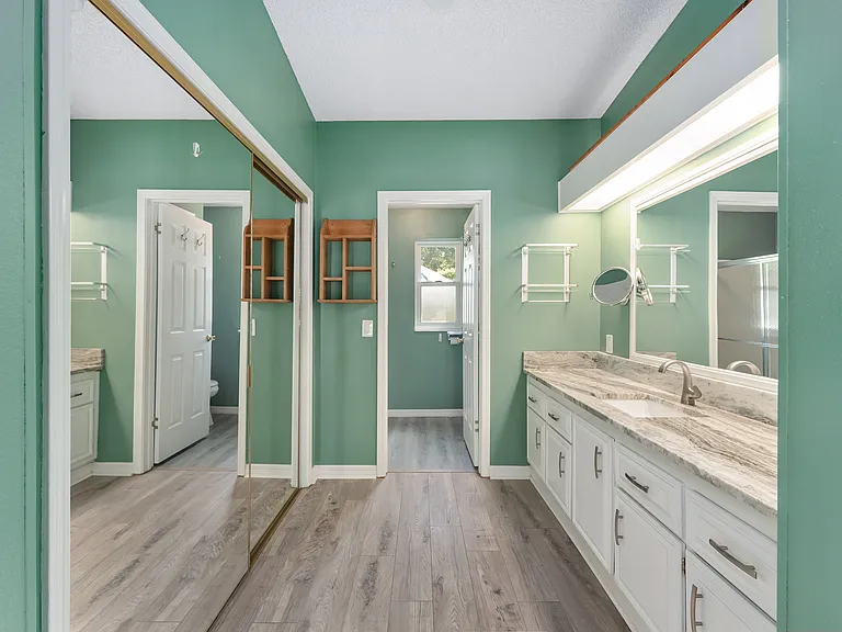 1401 W Schwartz Blvd — Photo 13