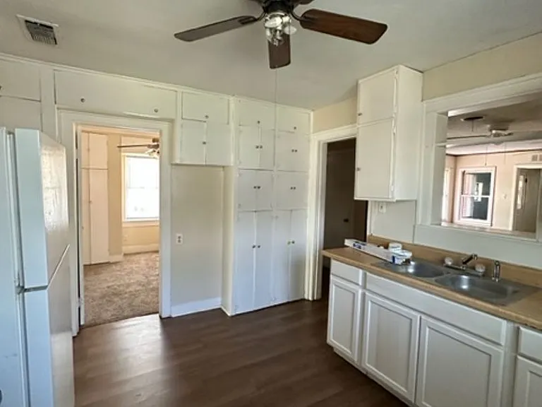 934 Ballinger St — Photo 7
