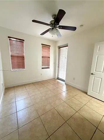 10747 NW 76th Ln — Photo 6