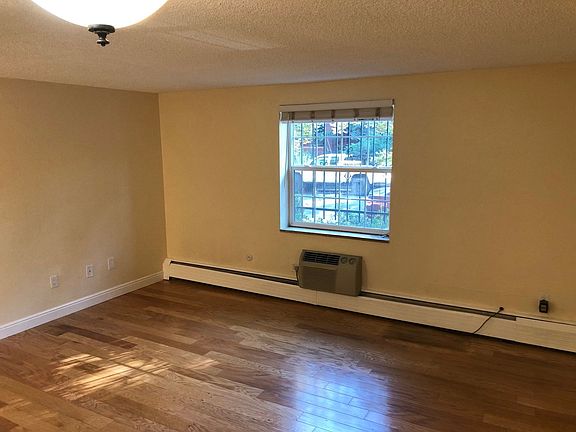5th image of 833 N Emerson St #101
