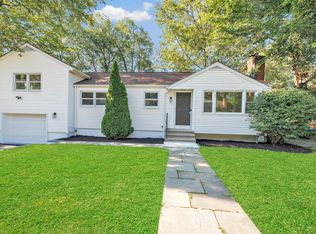 420 Lakeside Dr, Bridgeport, CT 06606