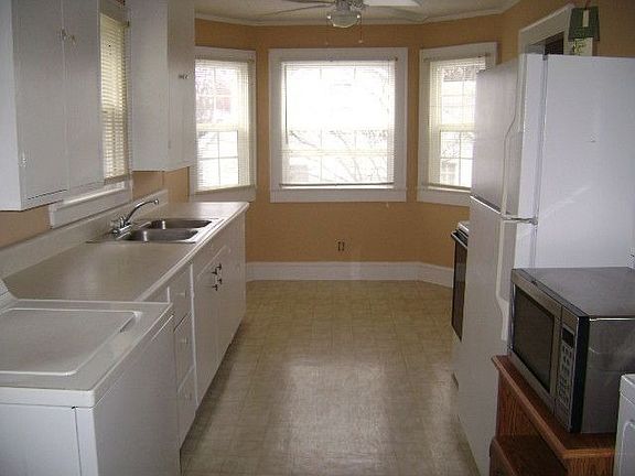 3rd image of 393 Arlington St