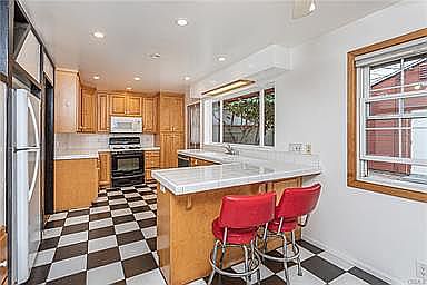 3rd image of 301 N Myers St