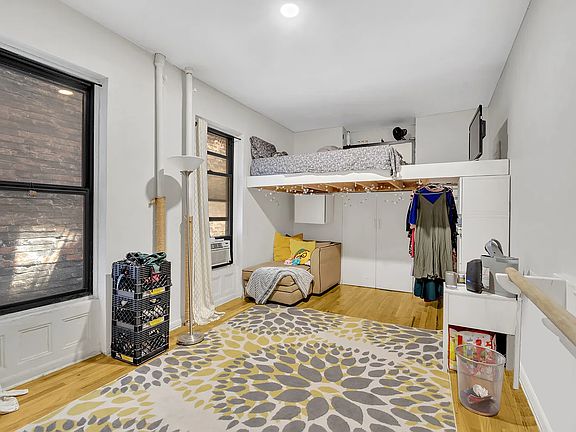 4th image of 176 W 81st St APT 4E
