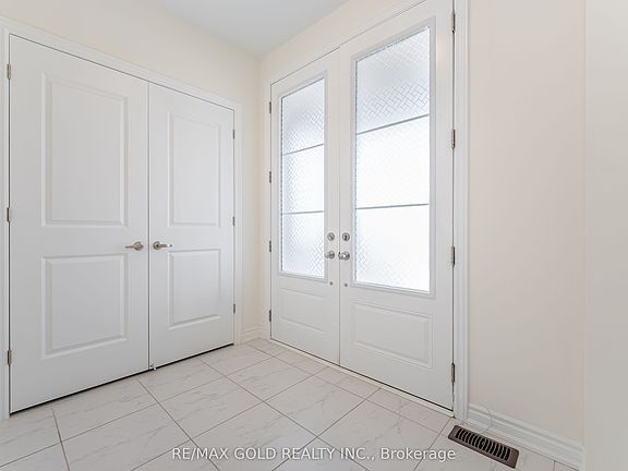 4th image of 9 Kentledge Ave