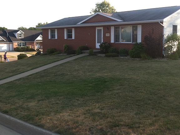 Large corner lot without sidewalks to shovel provide the feel of a larger lot